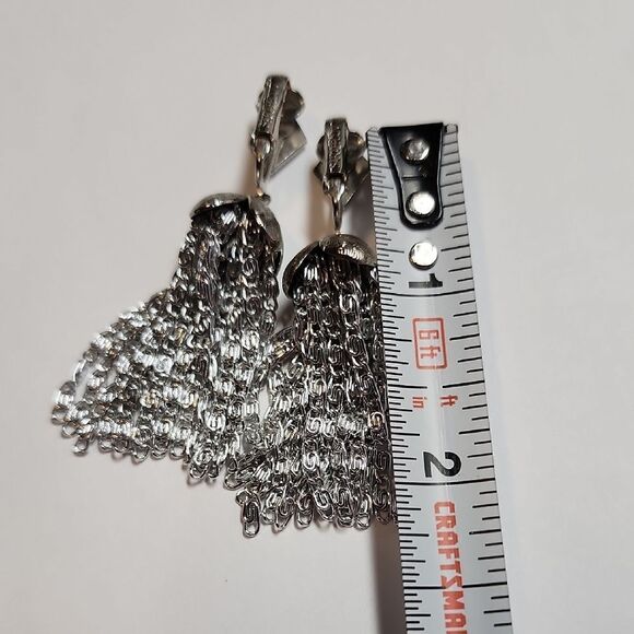 Sarah Coventry Sarah Cov Elegant Silver Tassel Clip On Earrings Signed - Picture 4 of 5